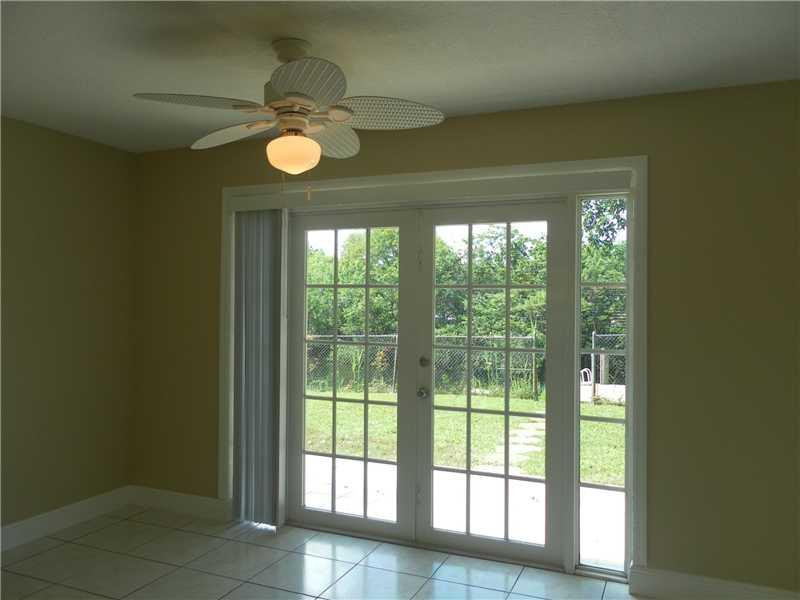 1338 North 30th Road Hollywood, FL 33021 - Photo 12 of 29 Dining Room