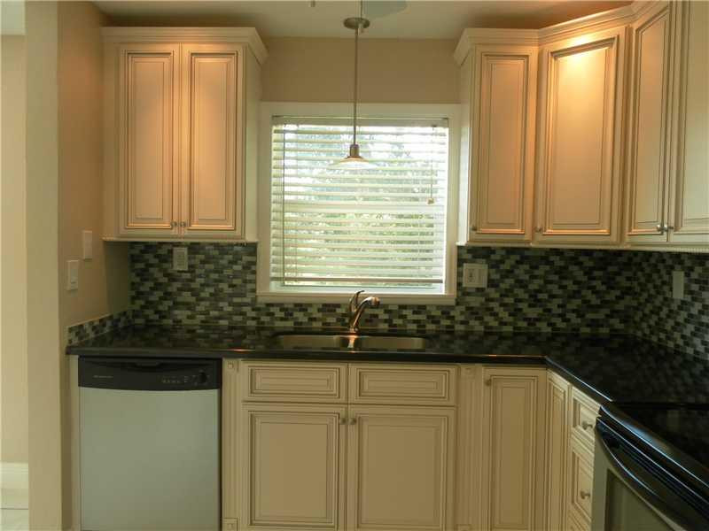 1338 North 30th Road Hollywood, FL 33021 - Photo 8 of 29 Kitchen