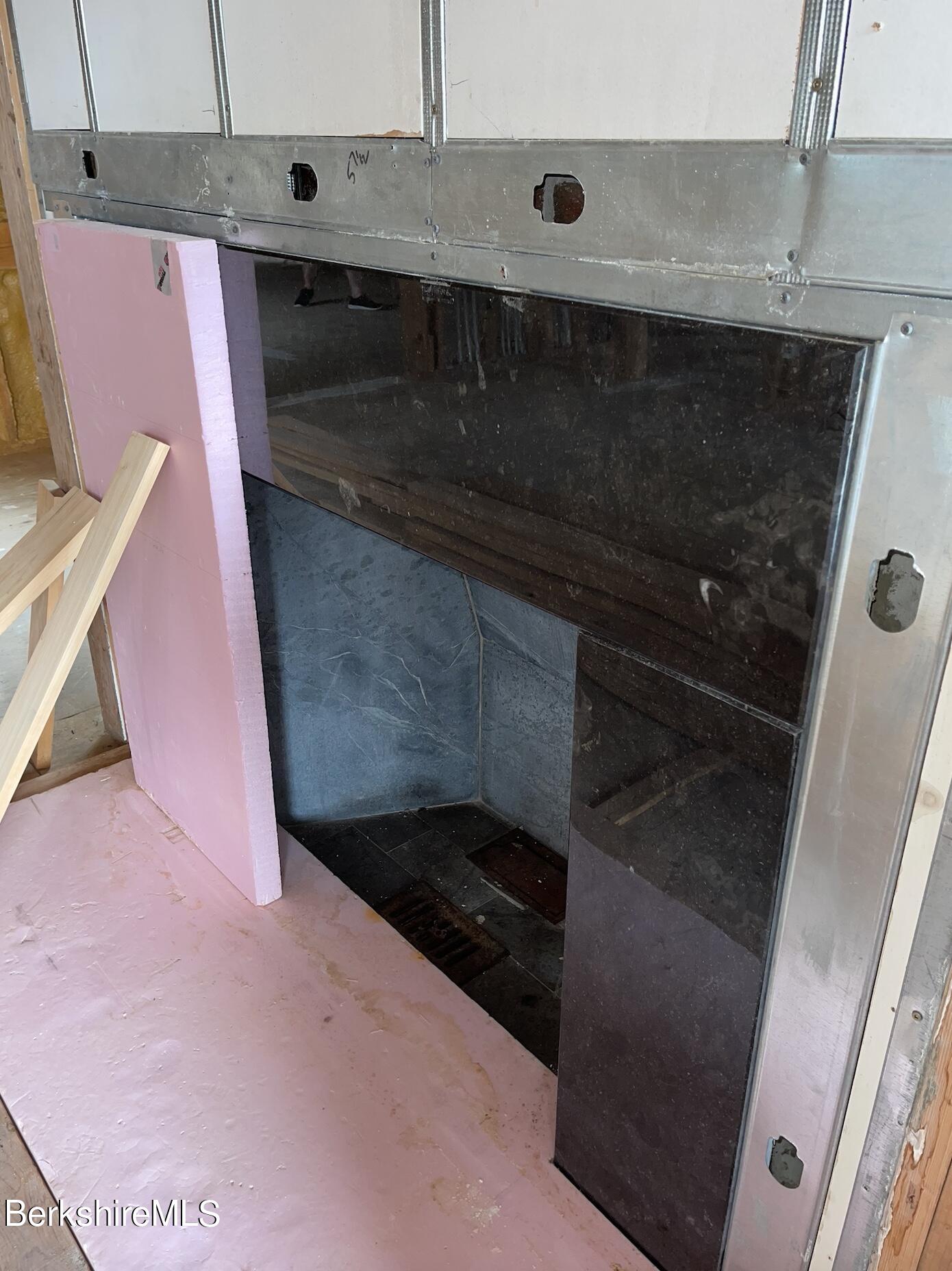 147 Sumner Stetson Road Heath, MA 01339 - Photo 8 of 37 a close view of a microwave