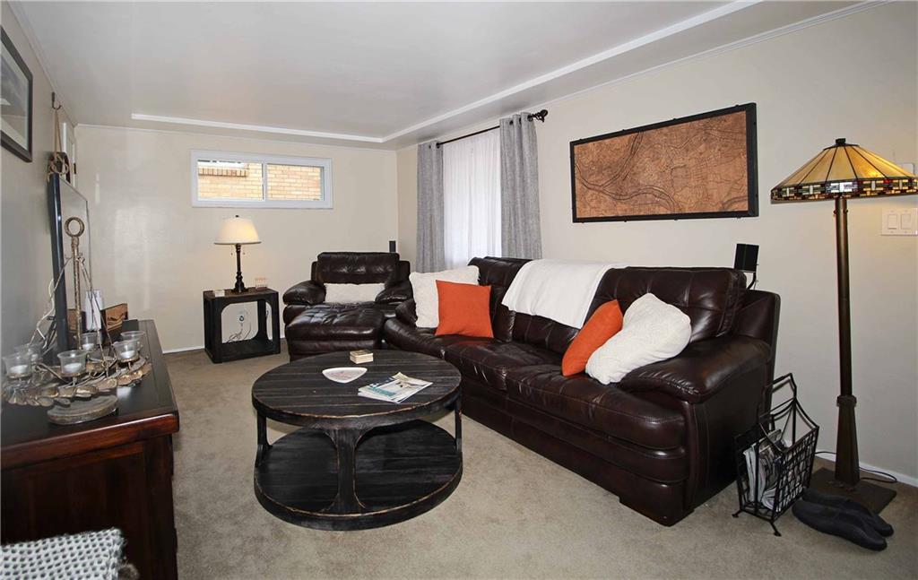 1542 Rutherford Avenue Pittsburgh, PA 15216 - Photo 3 of 16 Livingroom