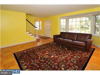 1119 Orleans Road Cheltenham, PA 19012 - Photo 2 of 12 Living Room