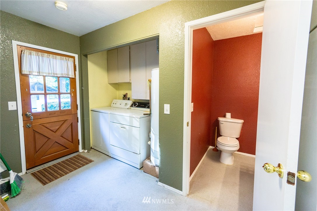 6618 Willow Road Everett, WA 98203 - Photo 11 of 15 a bathroom with a sink a toilet and a shower