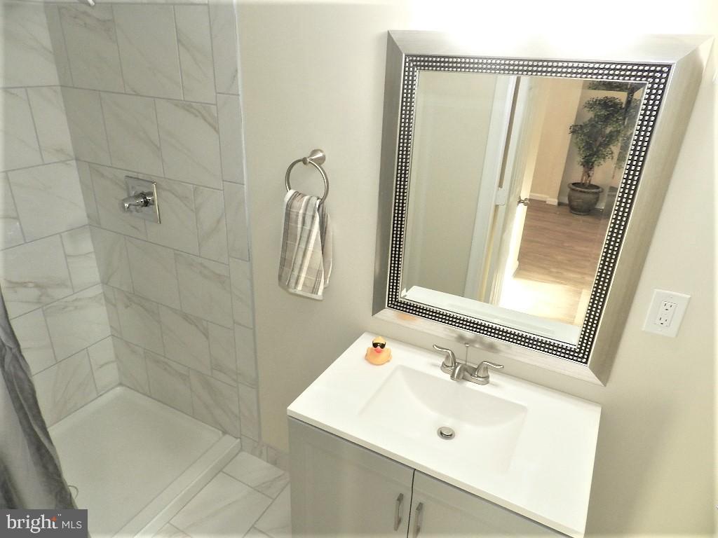 213 Beaumont Road Silver Spring, MD 20904 - Photo 29 of 39 Full bath w beautiful porcelain tile
