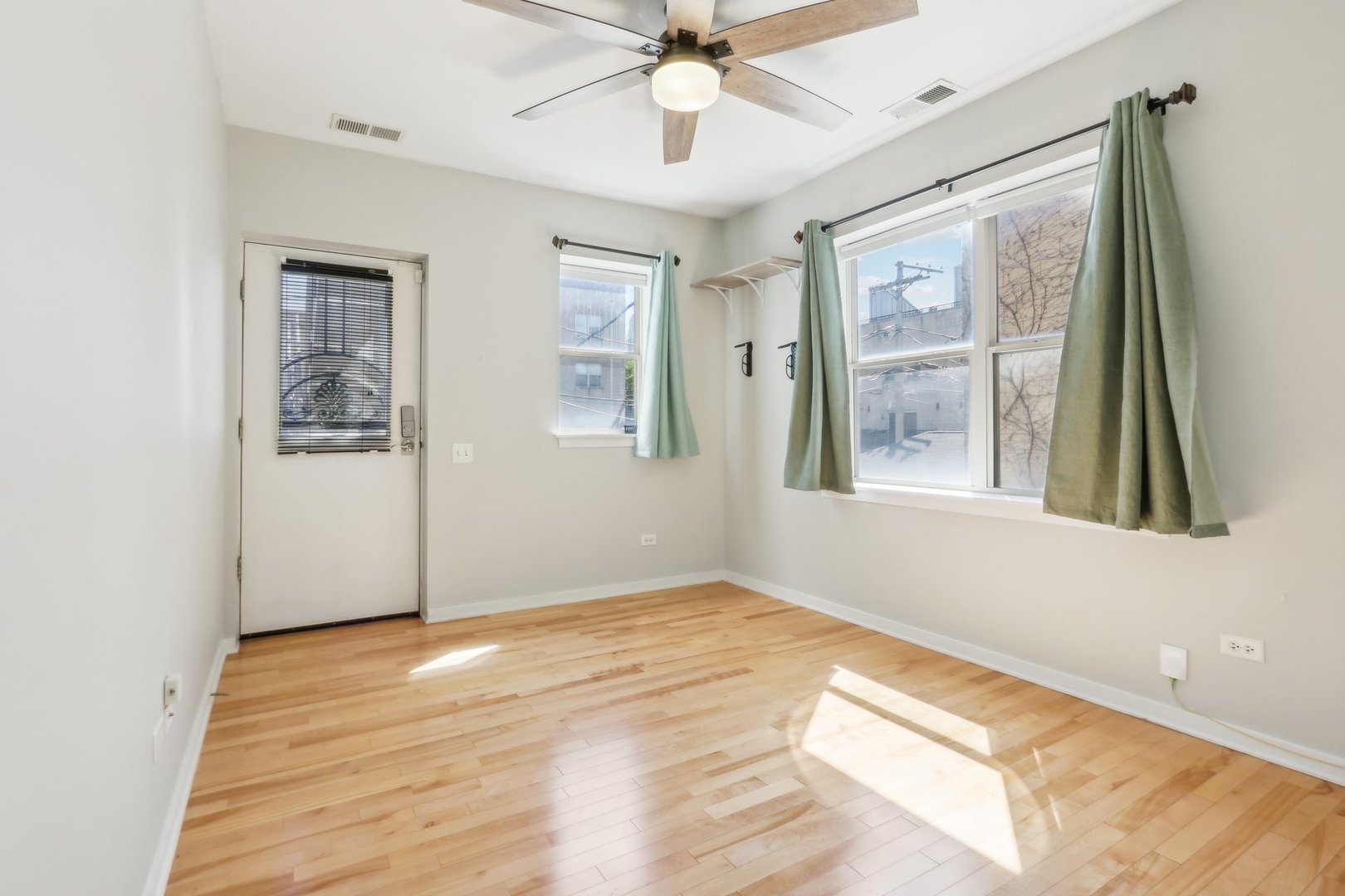 1033 South Lytle Street, Unit 201 Chicago, IL 60607 - Photo 15 of 35 a view of an empty room with a window