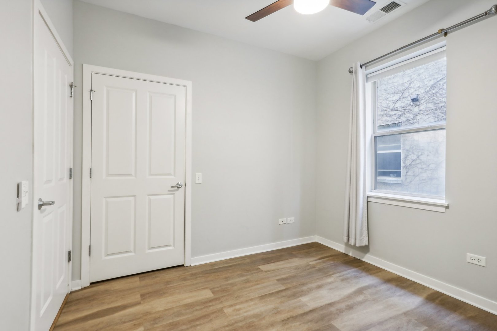 1033 South Lytle Street, Unit 201 Chicago, IL 60607 - Photo 23 of 35 a view of an empty room with wooden floor and a window
