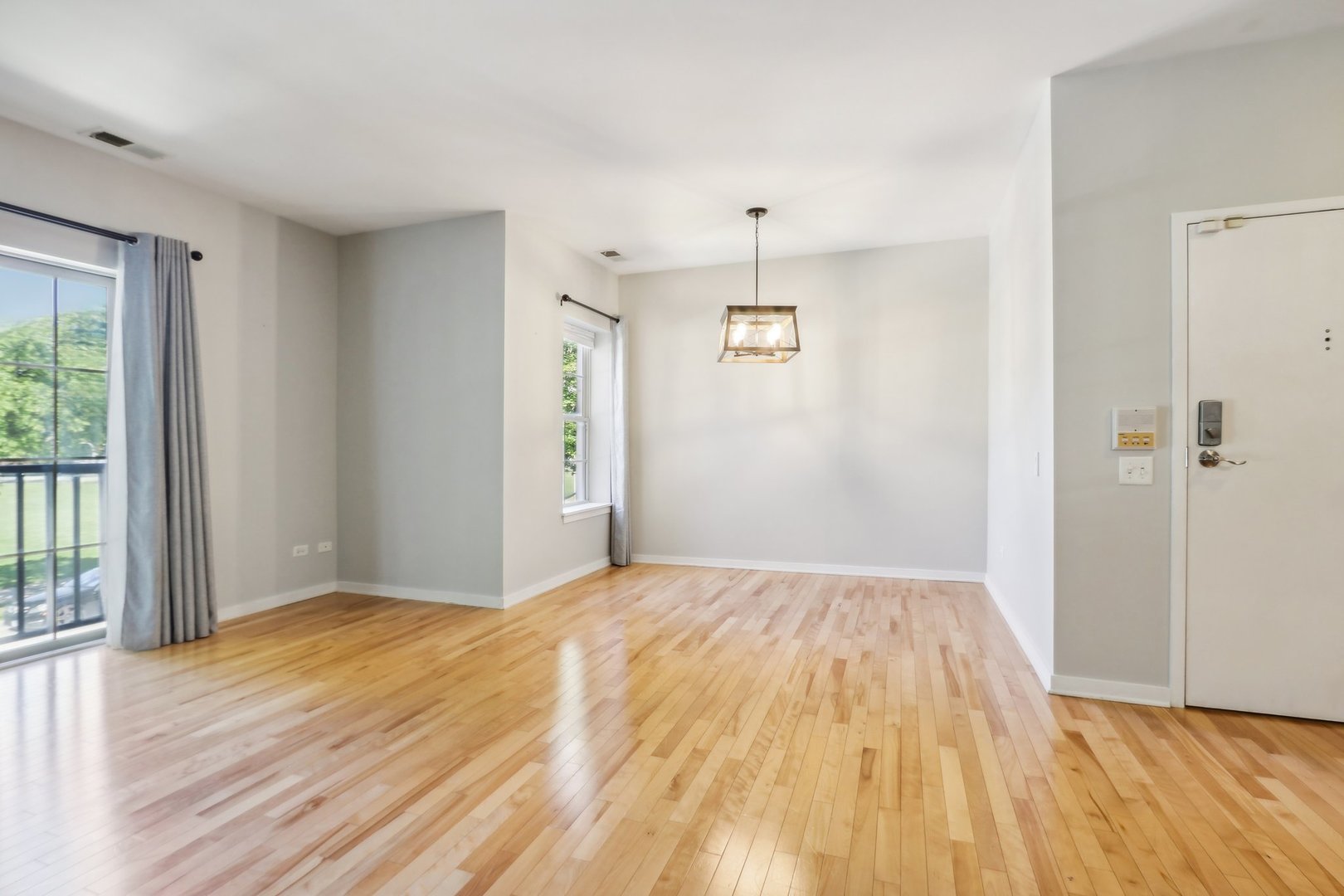 1033 South Lytle Street, Unit 201 Chicago, IL 60607 - Photo 4 of 35 a view of empty room with wooden floor and fan