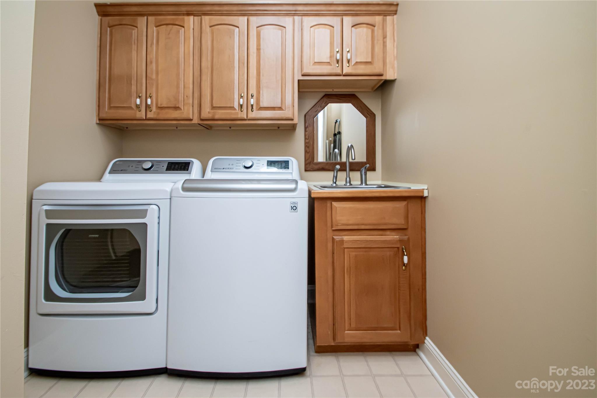 2100 Peterborough Lane Charlotte, NC 28270 - Photo 40 of 48 a utility room with dryer and washer