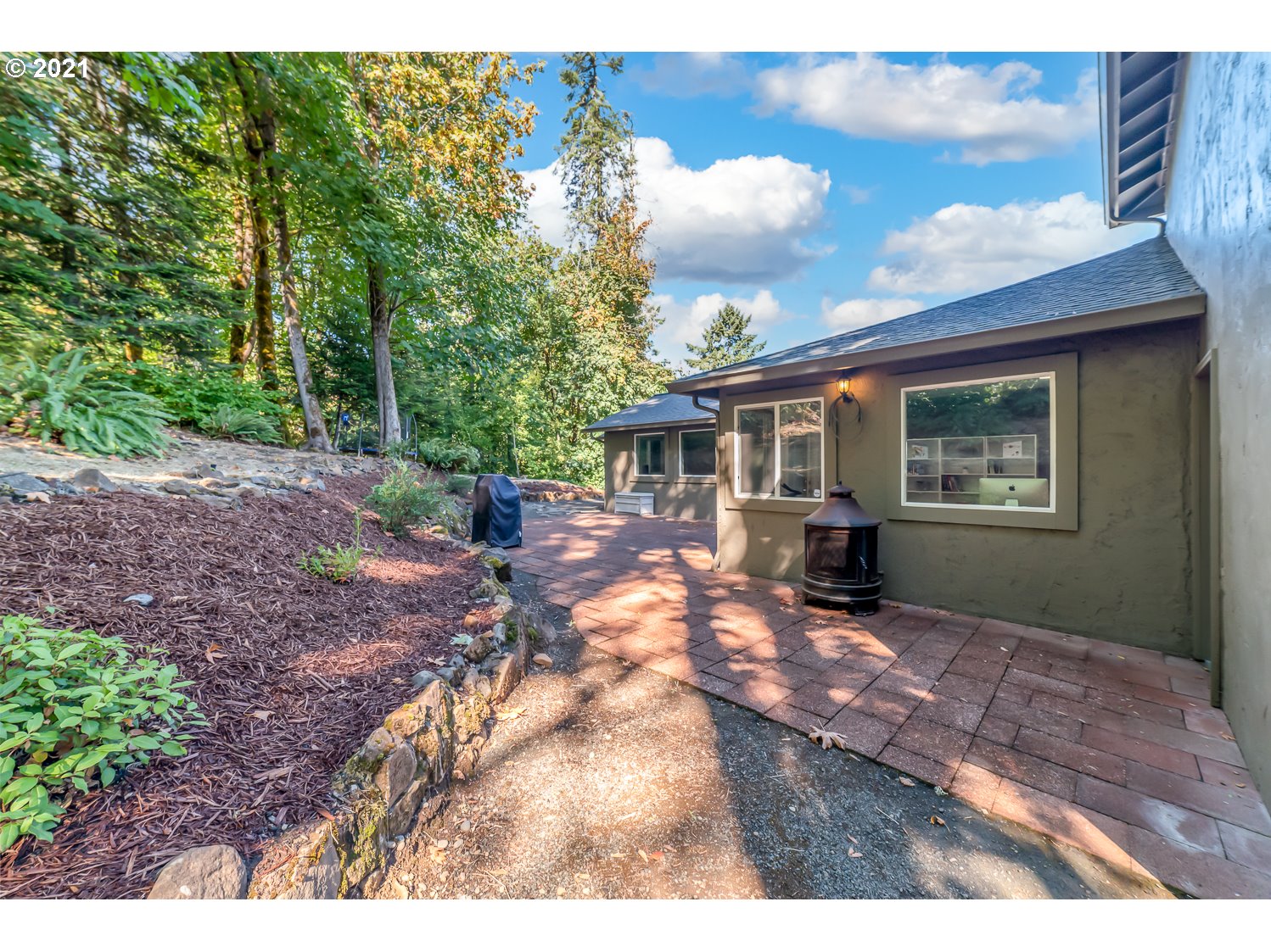1164 South 68th Street Springfield, OR 97478 - Photo 29 of 32 a view of a backyard with a patio