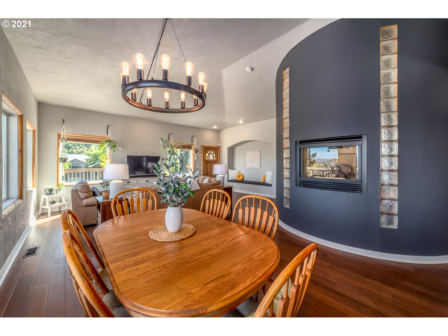 1164 South 68th Street Springfield, OR 97478 - Photo 9 of 32 a view of a dining room with furniture
