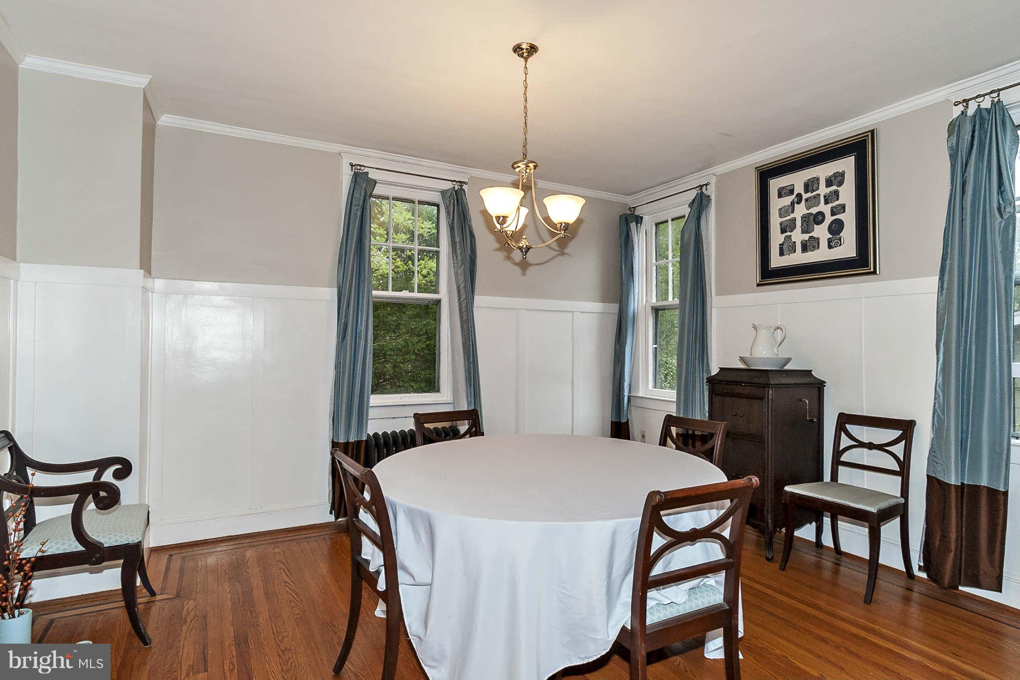 31 Edmondson Ridge Road Baltimore, MD 21228 - Photo 9 of 22 a dining room with furniture and window