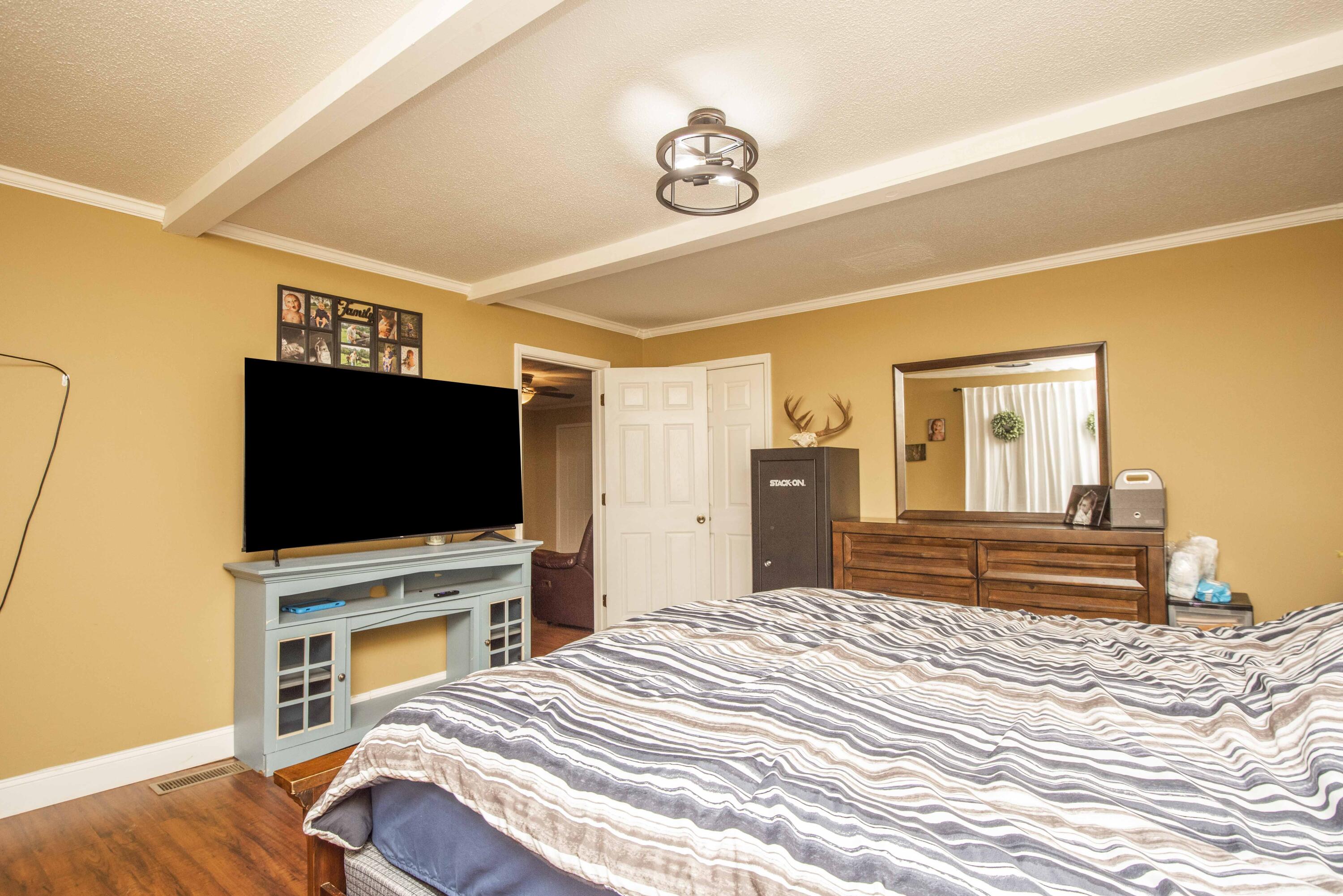 191 Casey Road Harriman, TN 37748 - Photo 15 of 39 Master Bedroom