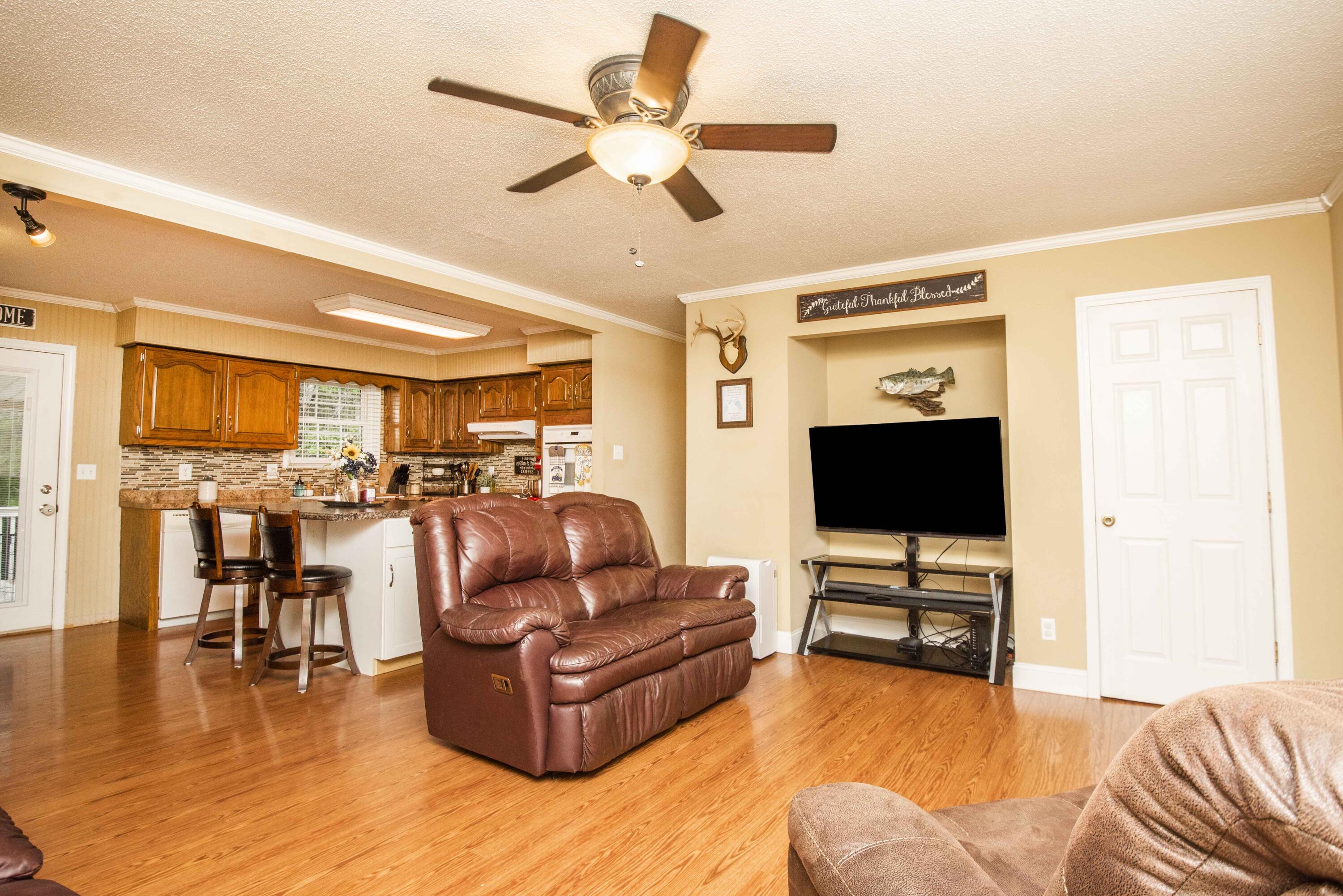 191 Casey Road Harriman, TN 37748 - Photo 4 of 39 Living Room