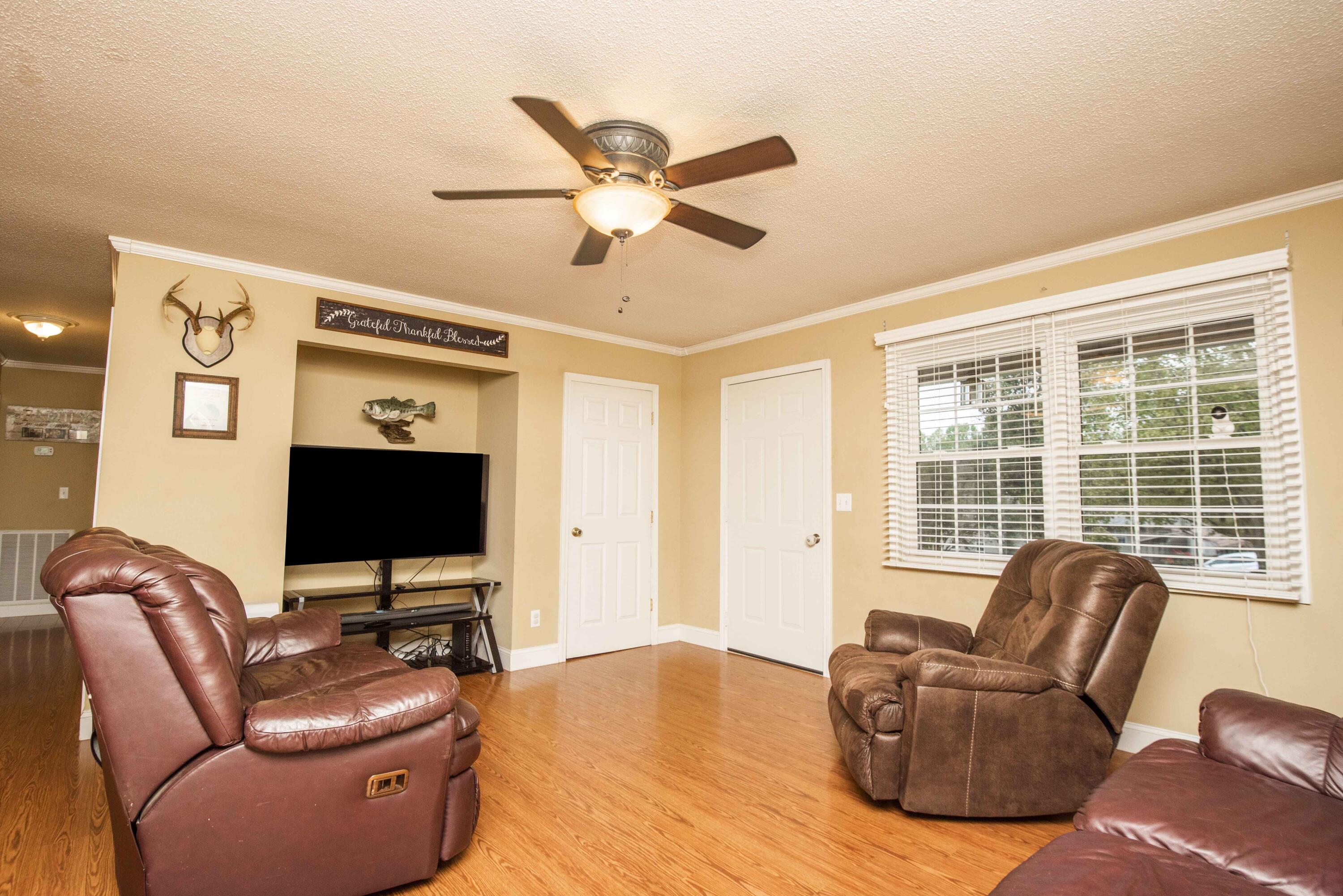 191 Casey Road Harriman, TN 37748 - Photo 5 of 39 Living Room