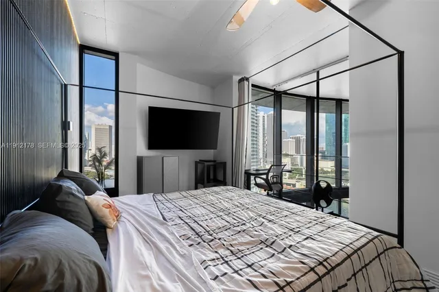 $725,000 | 690 Southwest 1st Court, Unit 2101, Miami, FL 33130