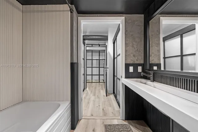 $725,000 | 690 Southwest 1st Court, Unit 2101, Miami, FL 33130