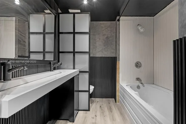 $725,000 | 690 Southwest 1st Court, Unit 2101, Miami, FL 33130