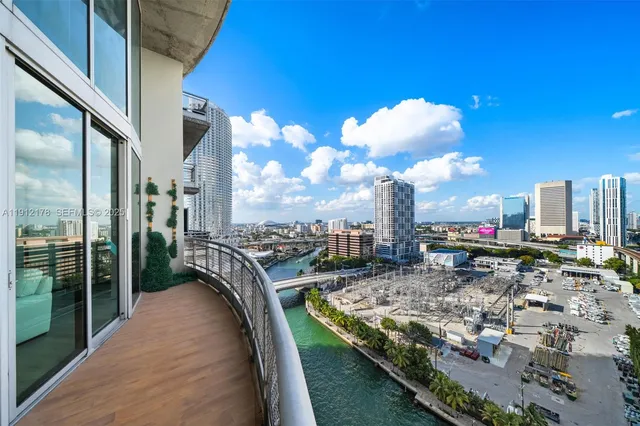 $725,000 | 690 Southwest 1st Court, Unit 2101, Miami, FL 33130