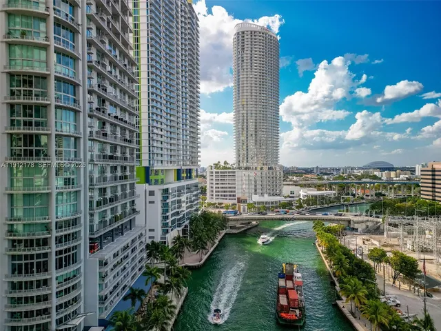 $725,000 | 690 Southwest 1st Court, Unit 2101, Miami, FL 33130