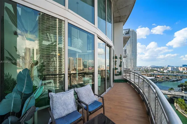 $725,000 | 690 Southwest 1st Court, Unit 2101, Miami, FL 33130