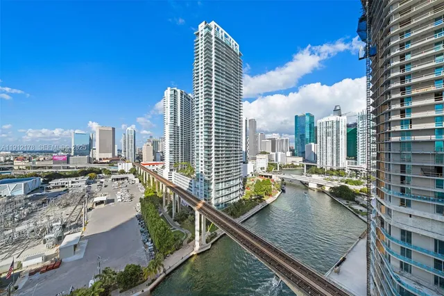 $725,000 | 690 Southwest 1st Court, Unit 2101, Miami, FL 33130
