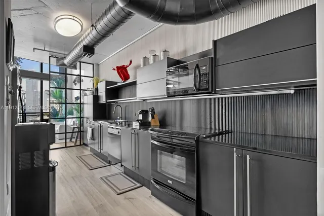 $725,000 | 690 Southwest 1st Court, Unit 2101, Miami, FL 33130