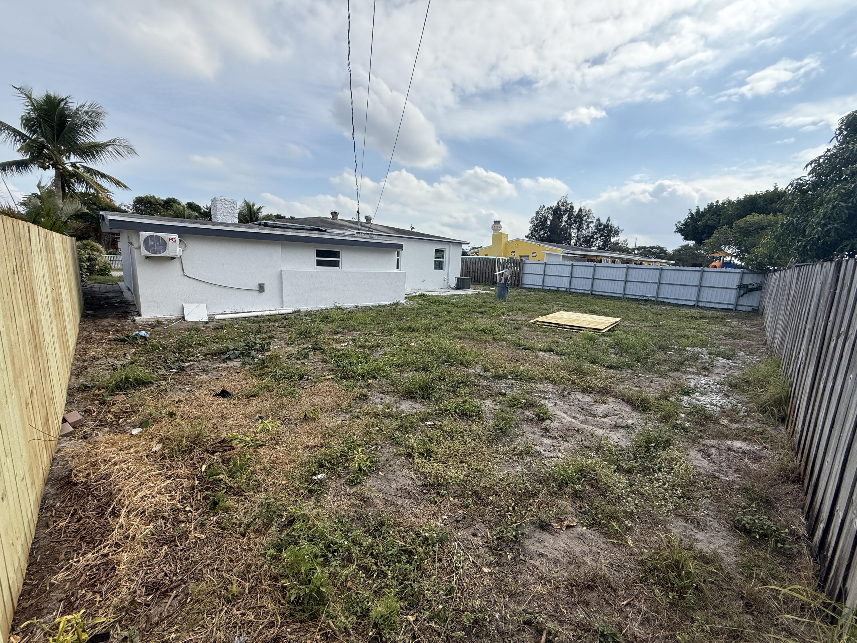 2353 South Beech Road West Palm Beach, FL 33409 - Photo 4 of 16 IMG_4144