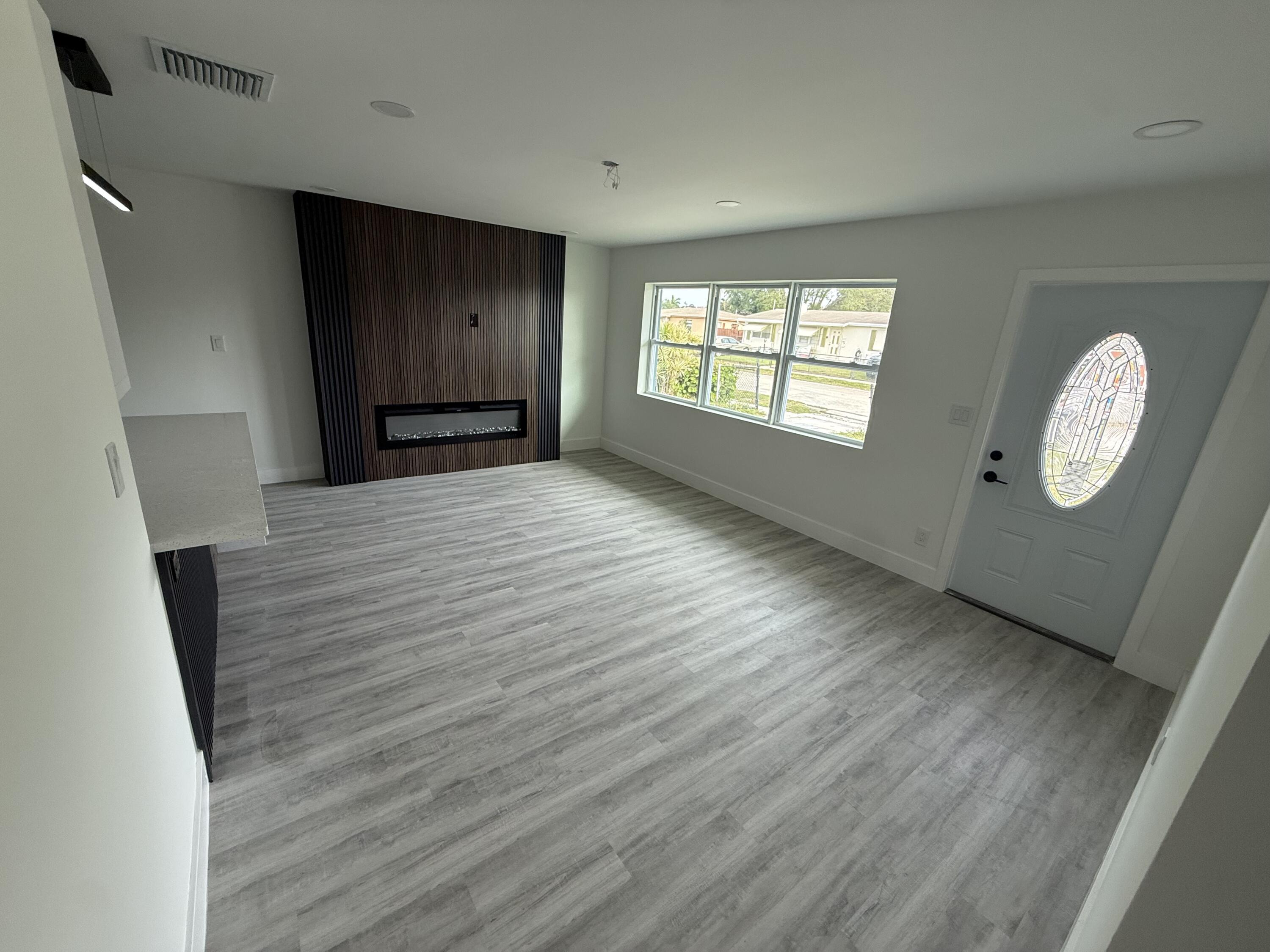 2353 South Beech Road West Palm Beach, FL 33409 - Photo 6 of 16 IMG_4138