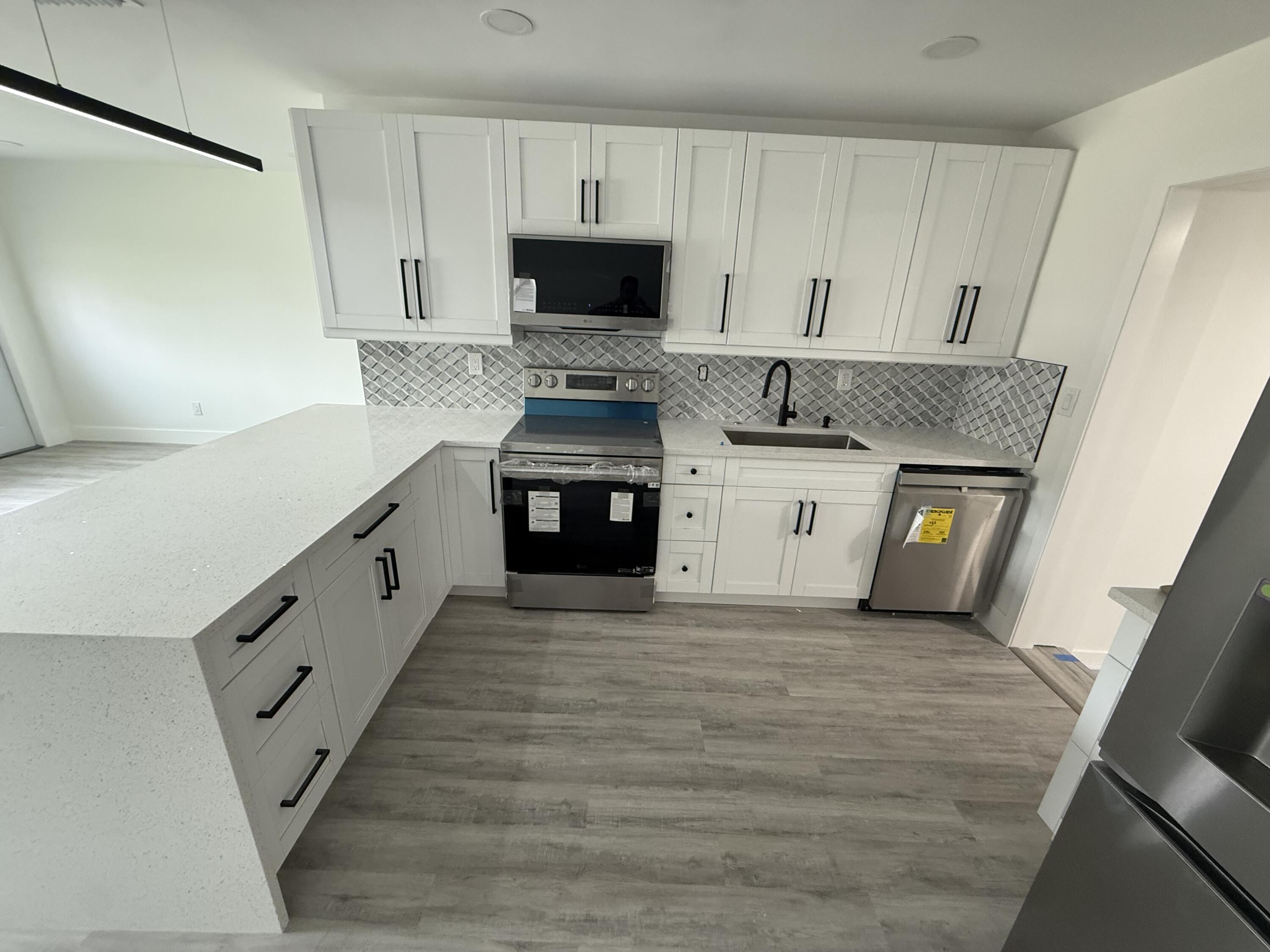 2353 South Beech Road West Palm Beach, FL 33409 - Photo 8 of 16 IMG_4137