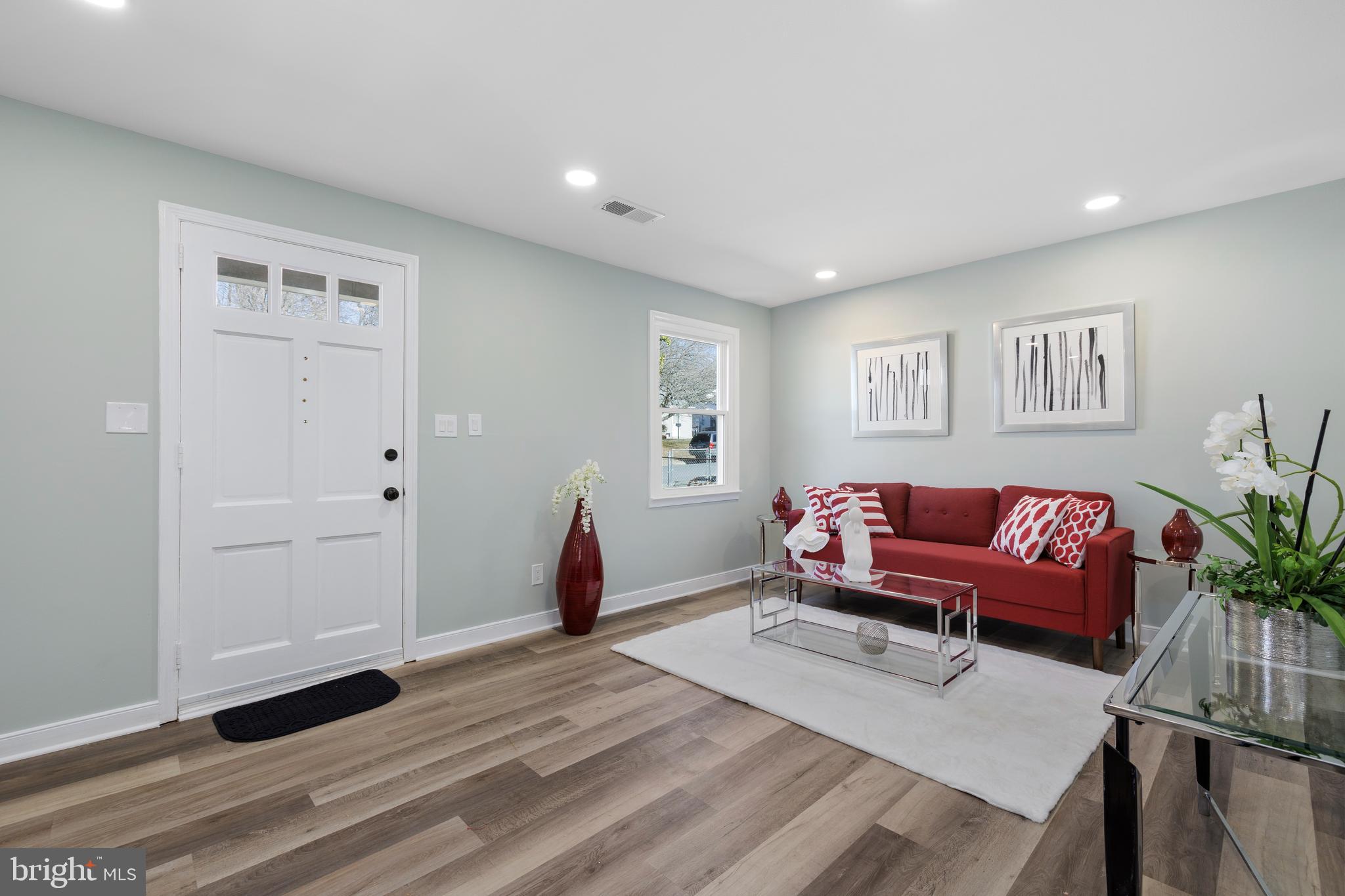 2710 Sheraton Street Silver Spring, MD 20906 - Photo 3 of 42 Living Room