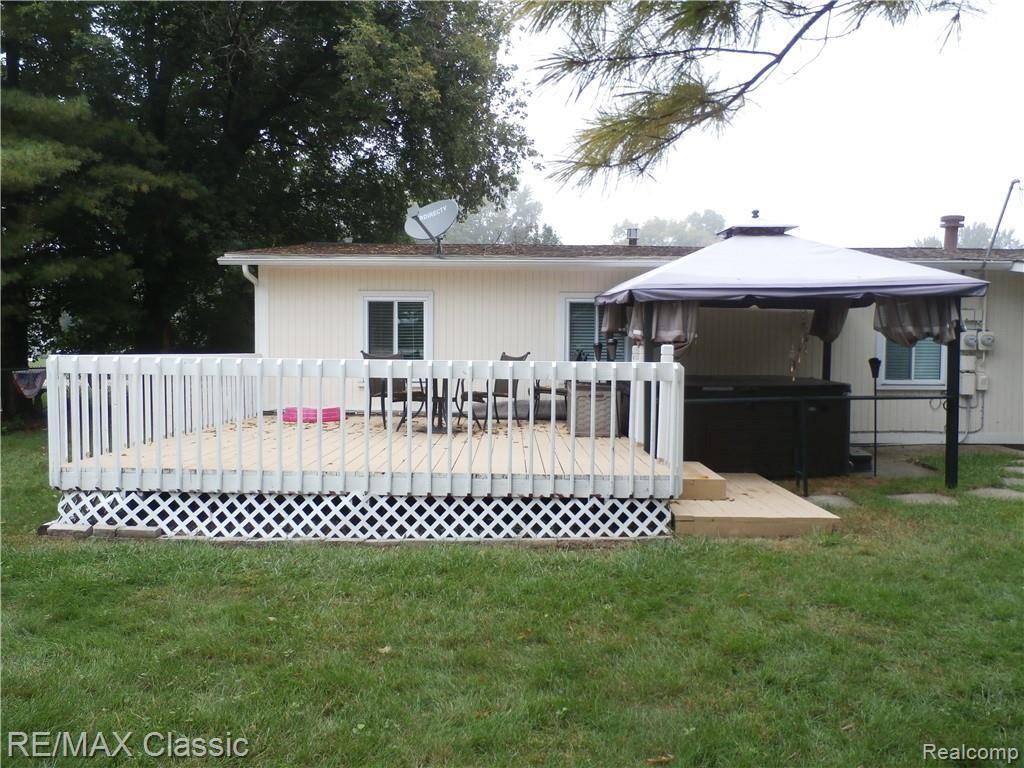 1176 Beta Road Walled Lake, MI 48390 - Photo 8 of 31 P9300468.JPG