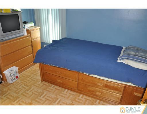 2035 Oak Tree Road Edison, NJ 08820 - Photo 13 of 16 Gallery Image 13