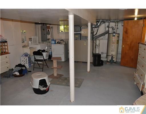 2035 Oak Tree Road Edison, NJ 08820 - Photo 15 of 16 Gallery Image 15