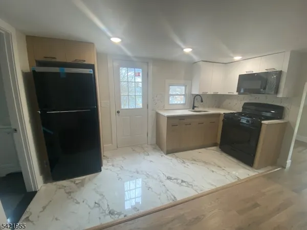 $2,300 | 323 Rutherford Avenue, Unit 4, Franklin, NJ 07416