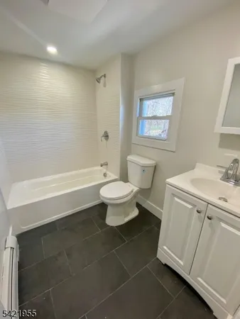 $2,300 | 323 Rutherford Avenue, Unit 4, Franklin, NJ 07416