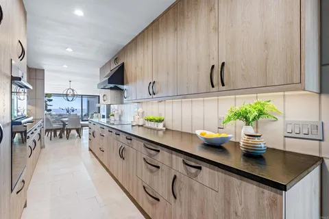 $3,300,000 | 375 West I Street, Encinitas, CA 92024