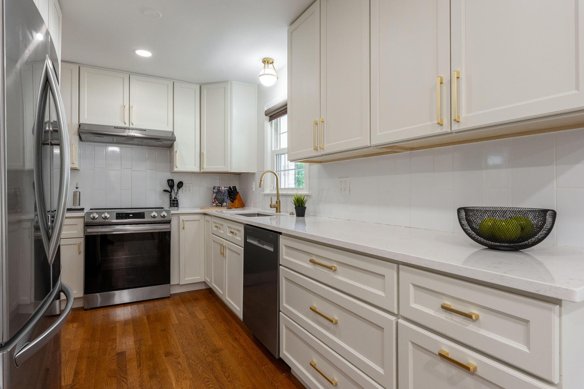 3915 Mountview Road Columbus, OH 43220 - Photo 17 of 48 3915MountviewRdInteriors-12