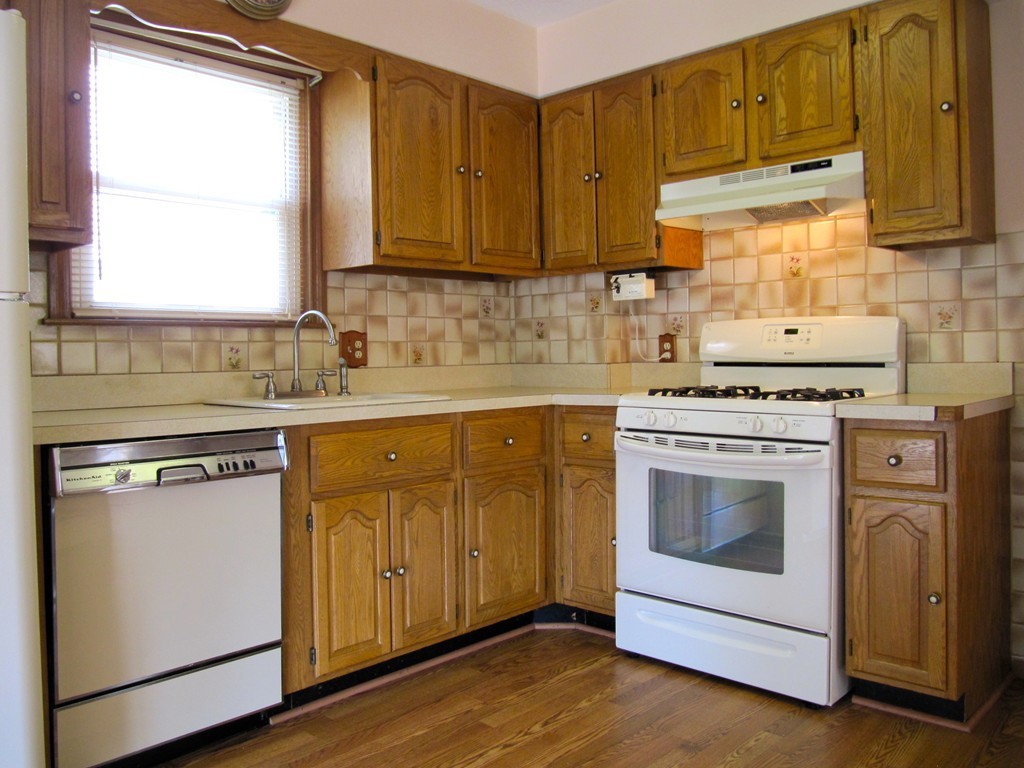 20 Grover Road Medford, MA 02155 - Photo 3 of 18 Gallery Image 3