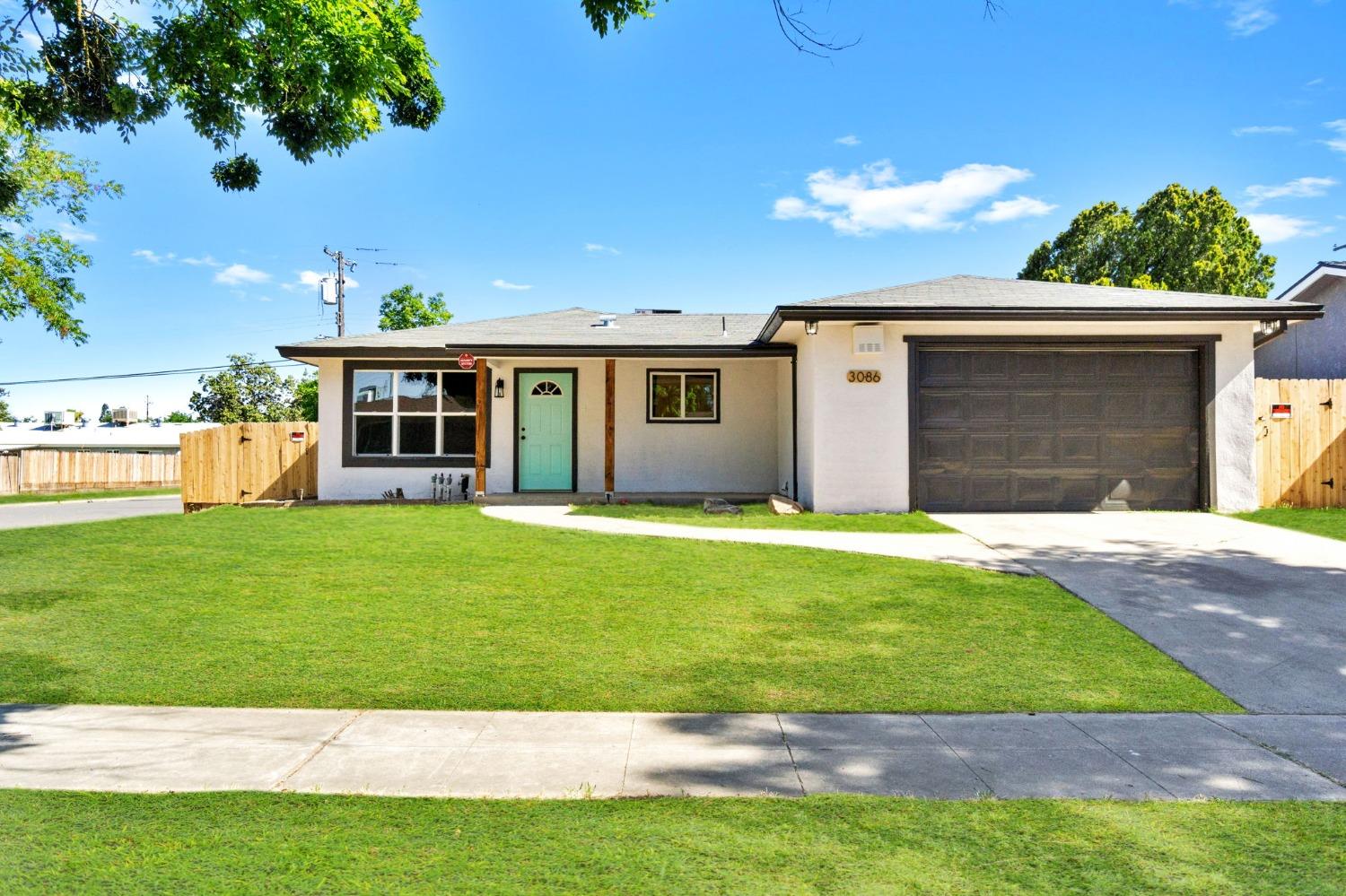 a view of a house with backyard and porch
