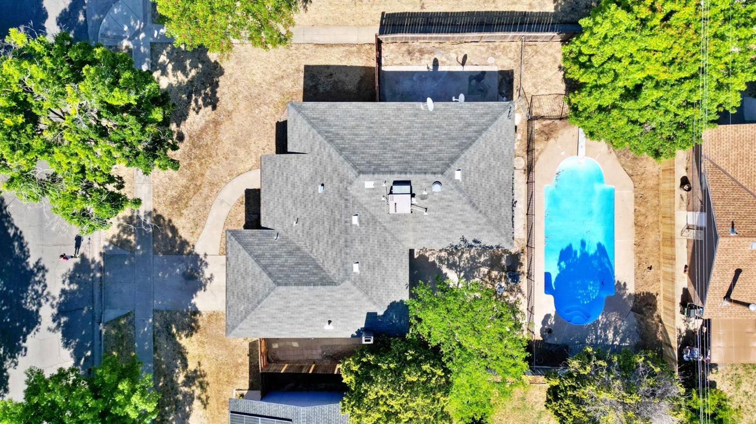 3086 West Hampton Way Fresno, CA 93722 - Photo 32 of 33 an aerial view of a house with garden space and street view