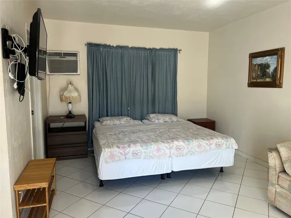 $1,700 | 1315 North Ocean Drive, Unit 205, Hollywood, FL 33019