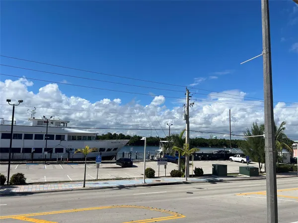 $1,700 | 1315 North Ocean Drive, Unit 205, Hollywood, FL 33019