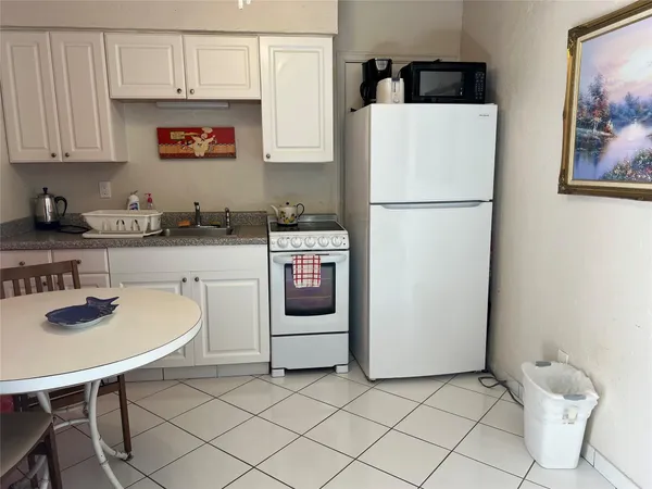 $1,700 | 1315 North Ocean Drive, Unit 205, Hollywood, FL 33019