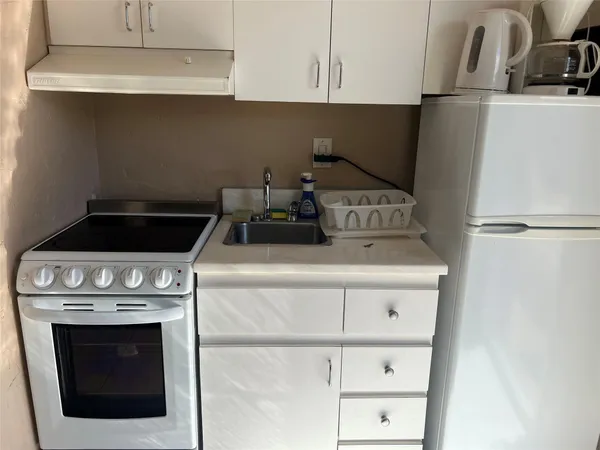 $1,700 | 1315 North Ocean Drive, Unit 205, Hollywood, FL 33019