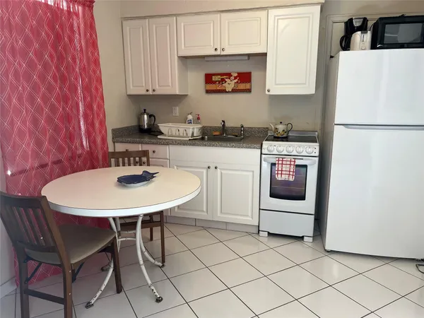 $1,700 | 1315 North Ocean Drive, Unit 205, Hollywood, FL 33019