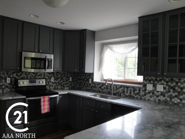 3127 West Sutton Road Lapeer, MI 48446 - Photo 4 of 33 31358207-3.JPG