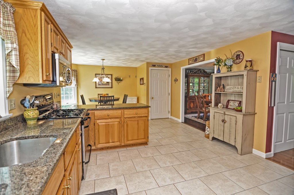11 Noel Road Andover, MA 01810 - Photo 11 of 30 Gallery Image 11