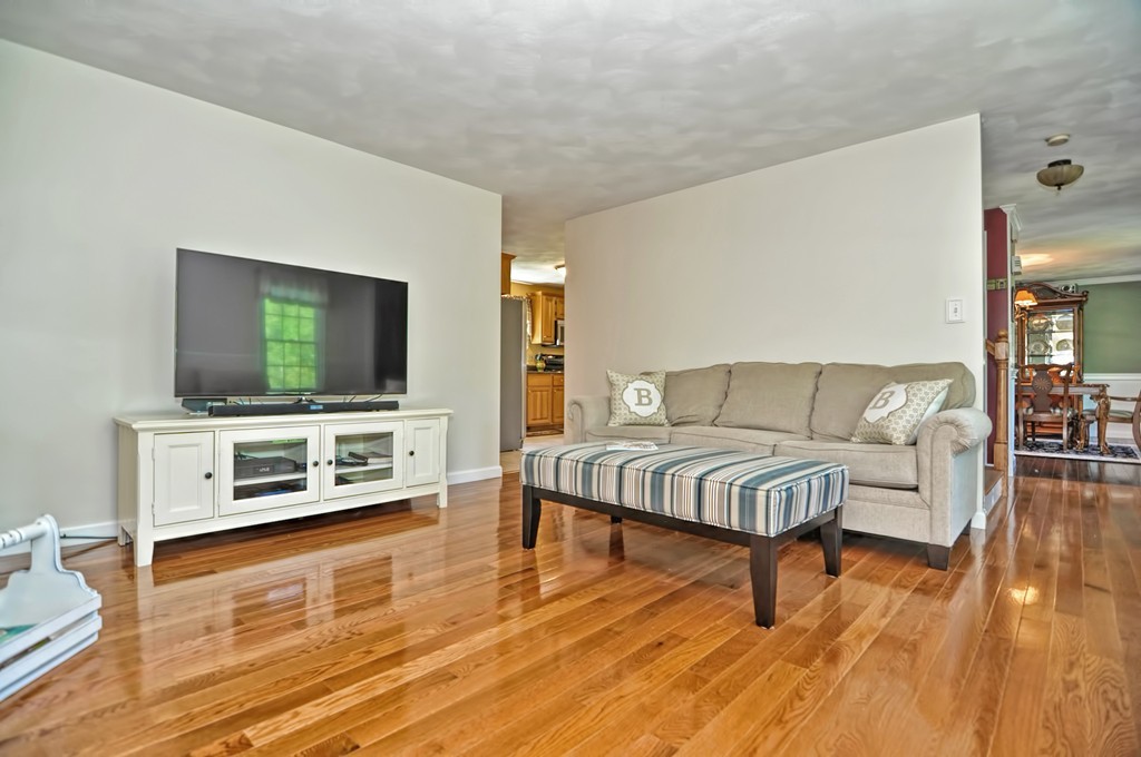 11 Noel Road Andover, MA 01810 - Photo 4 of 30 Gallery Image 4