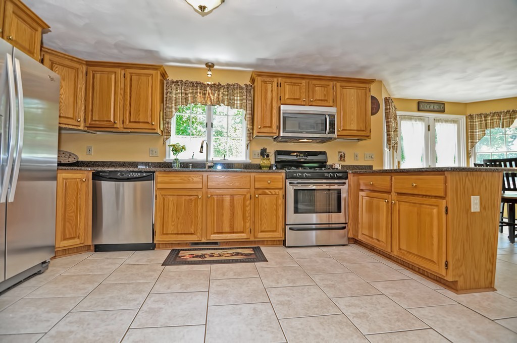11 Noel Road Andover, MA 01810 - Photo 9 of 30 Gallery Image 9