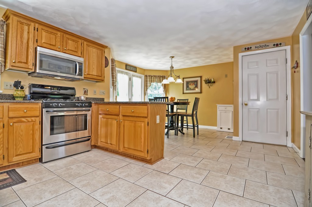11 Noel Road Andover, MA 01810 - Photo 10 of 30 Gallery Image 10