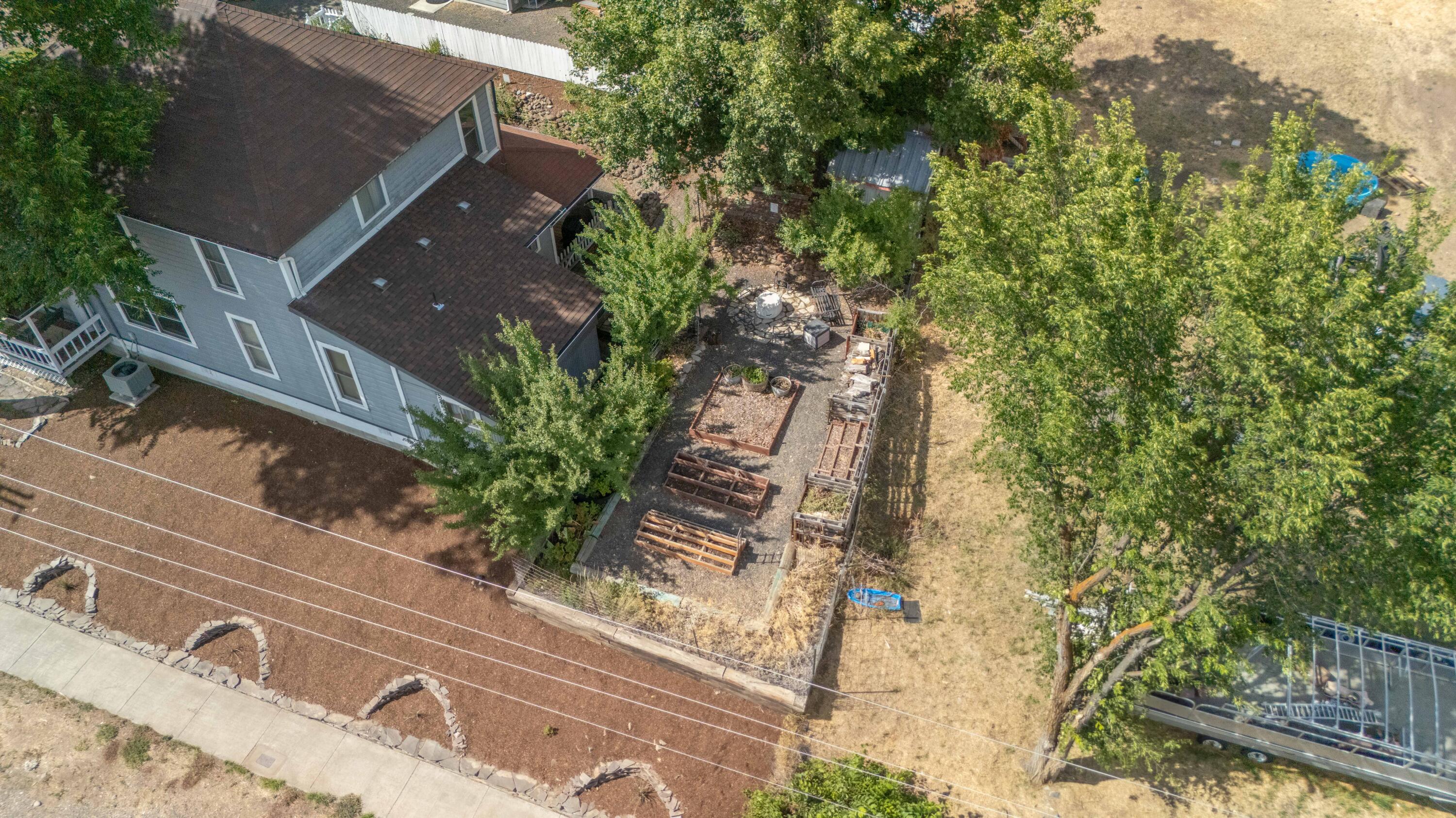 206 Front Street Prairie City, OR 97869 - Photo 67 of 77 Garden located at the back of the home